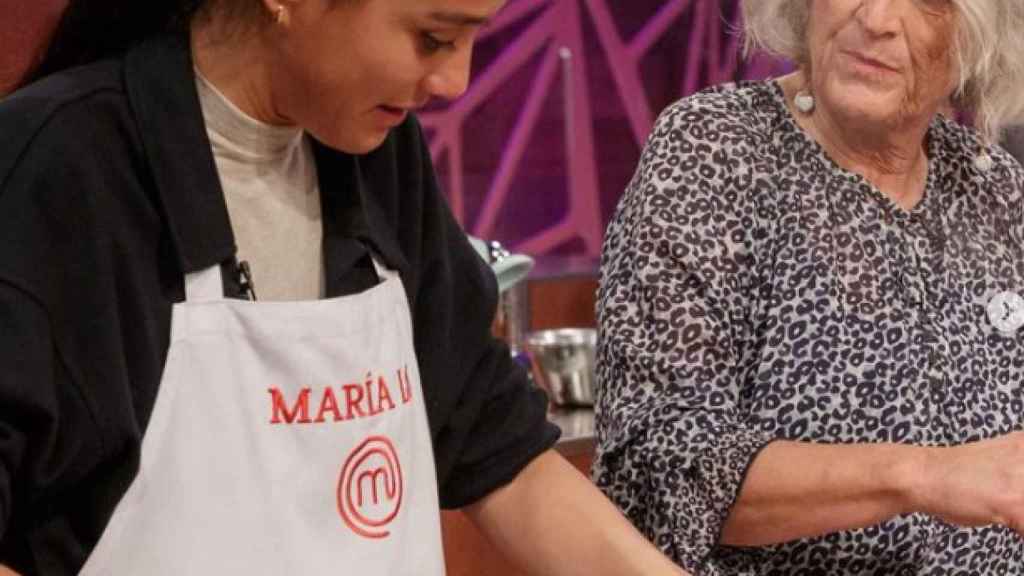 Maria Lou and her mother during MasterChef.