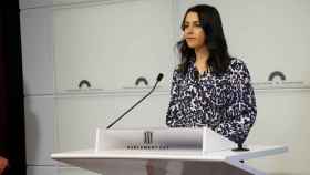 La líder de Cs, Inés Arrimadas, en rueda de prensa en el Parlament este viernes.
