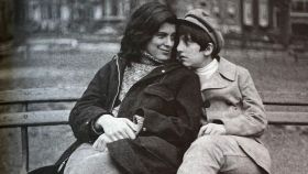 Susan Sontag y su hijo.