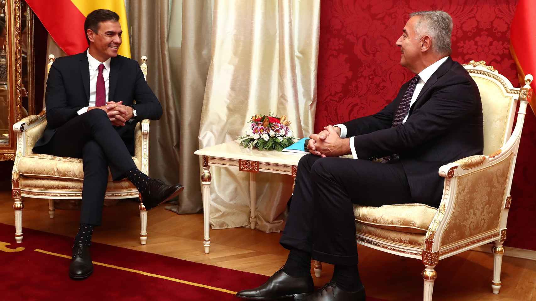 El presidente del Gobierno, Pedro Sánchez, y el presidente de Montenegro, Milo Dukanovic.