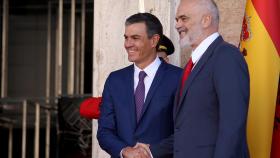 Pedro Sánchez junto al primer ministro albanés, Edi Rama.