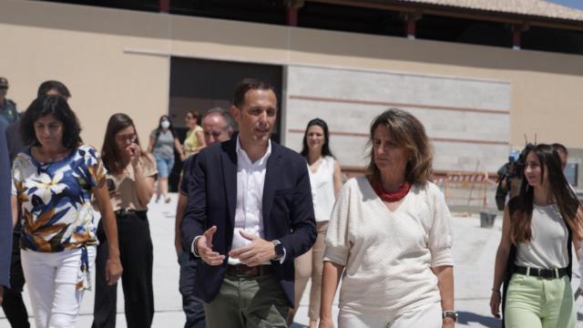 La ministra de Transición Ecológica y Reto Demográfico, Teresa Ribera, visita las obras de ampliación de las Bodegas Garciarévalo en Matapozuelos