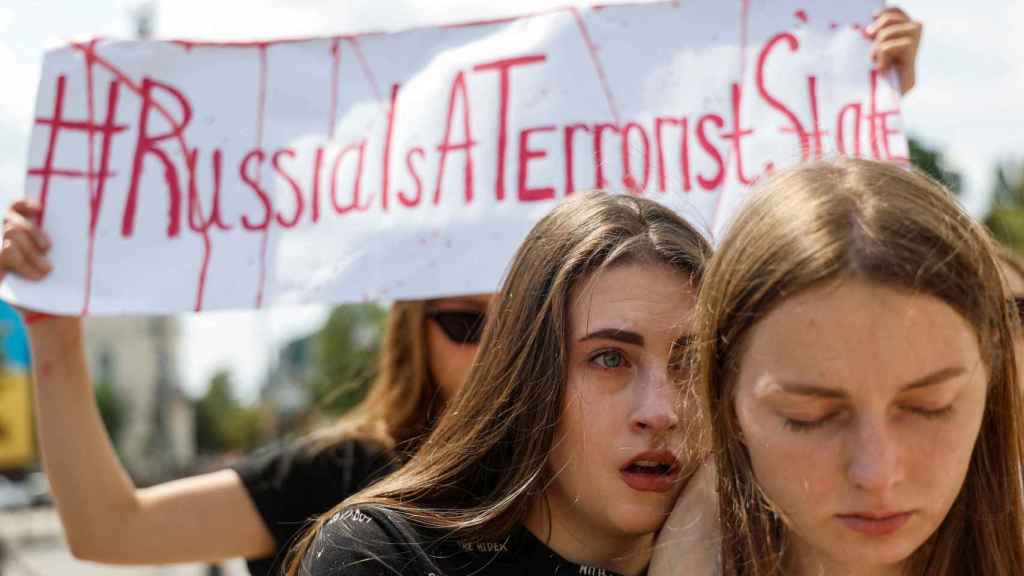 Manifestación en Kiev reclamando que se reconozca a Rusia como Estado terrorista.