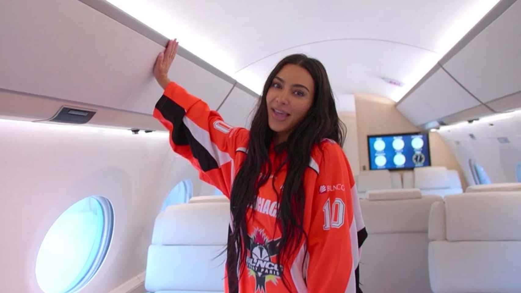 Flying-Style-Inside-Kim-Kardashians-New-Private-Plane-0022