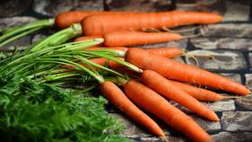 Las zanahorias son ricas en vitamina A, indispensable para el cuidado de la piel.