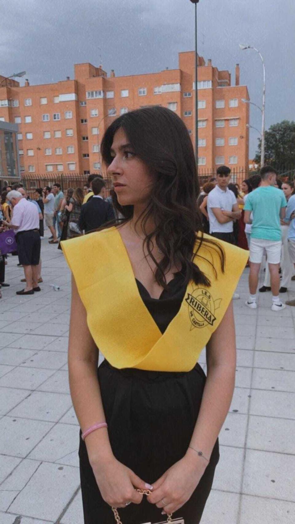 Nuria Olea en su graduación de bachillerato