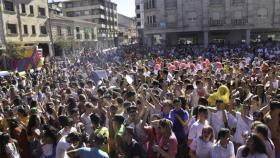 Las peñas llenan de colorido y alegría las calles y plazas de Guijuelo./ Archivo