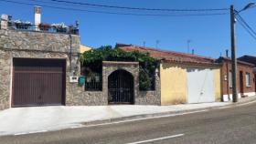 Fachada de la vivienda del alcalde de Entrala, tras las obras realizadas por el Ayuntamiento.