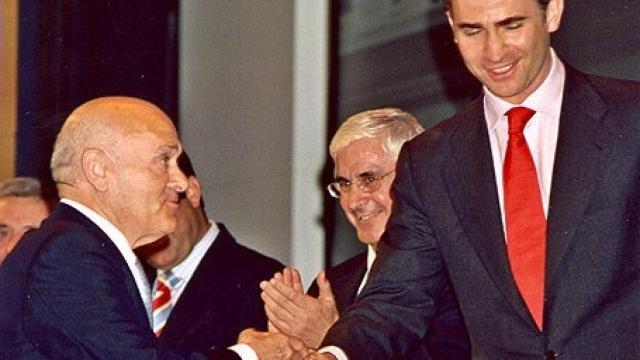 Aurelio González Villarejo recibiendo el premio CECAM en 2005