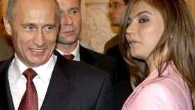 Vladimir Putin junto a Alina Kabaeva en una imagen de 2004.