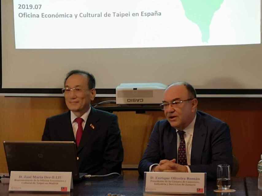 Conferencia conjunta del embajador de Taiwán, José María Liu, y el presidente de la Cámara de Zamora, Enrique Oliveira, en 2019.
