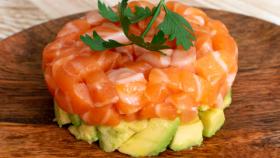 Tartar de salmón: cómo hacerlo en casa para combatir el calor.👌