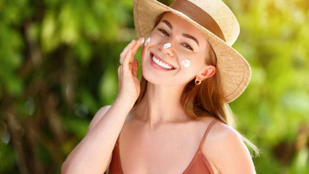 Cómo cuidar las manchas de la piel en verano: los consejos de los expertos.