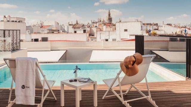 Vistas desde la piscina del Hotel UNUK.