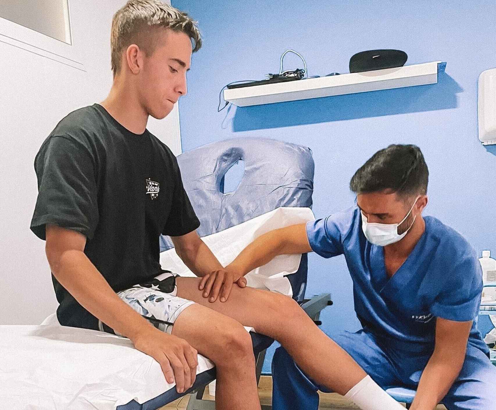 Pedro Acosta, durante la recuperación de su grave lesión en la pierna izquierda