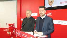 Antidio Fagúndez y José Fernández en una rueda de prensa en la sede socialista de Zamora