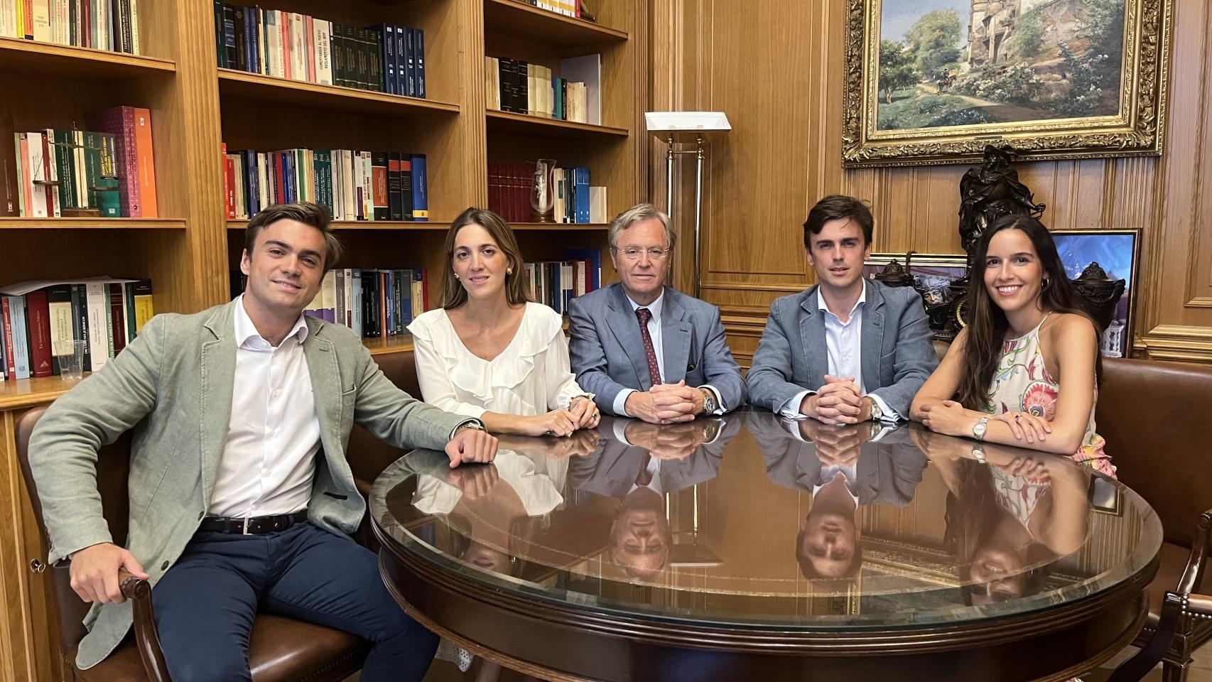 el-extraordinario-caso-de-los-toledo-mu-oz-cobo-su-padre-es-notario-y