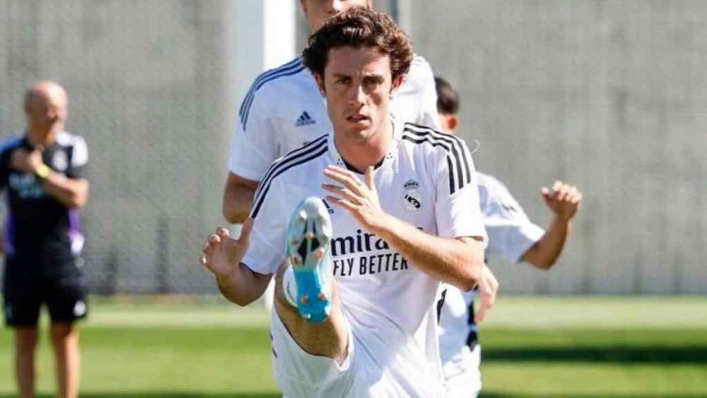 Álvaro Odriozola entrenando en el Real Madrid