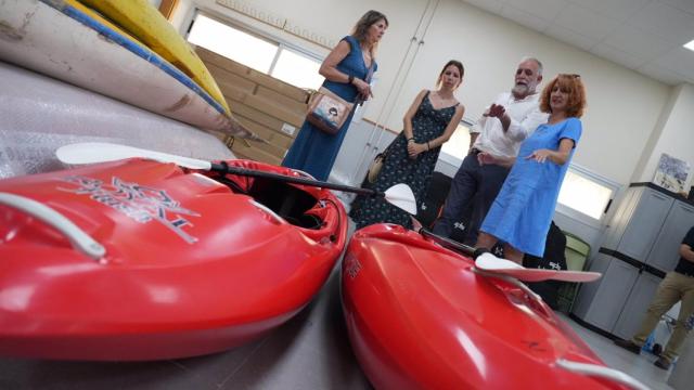 Teresa Company, durante una visita al IES 'Ana María Matute' de Cabanillas del Campo