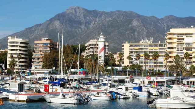 Viviendas en Marbella junto al puerto deportivo.