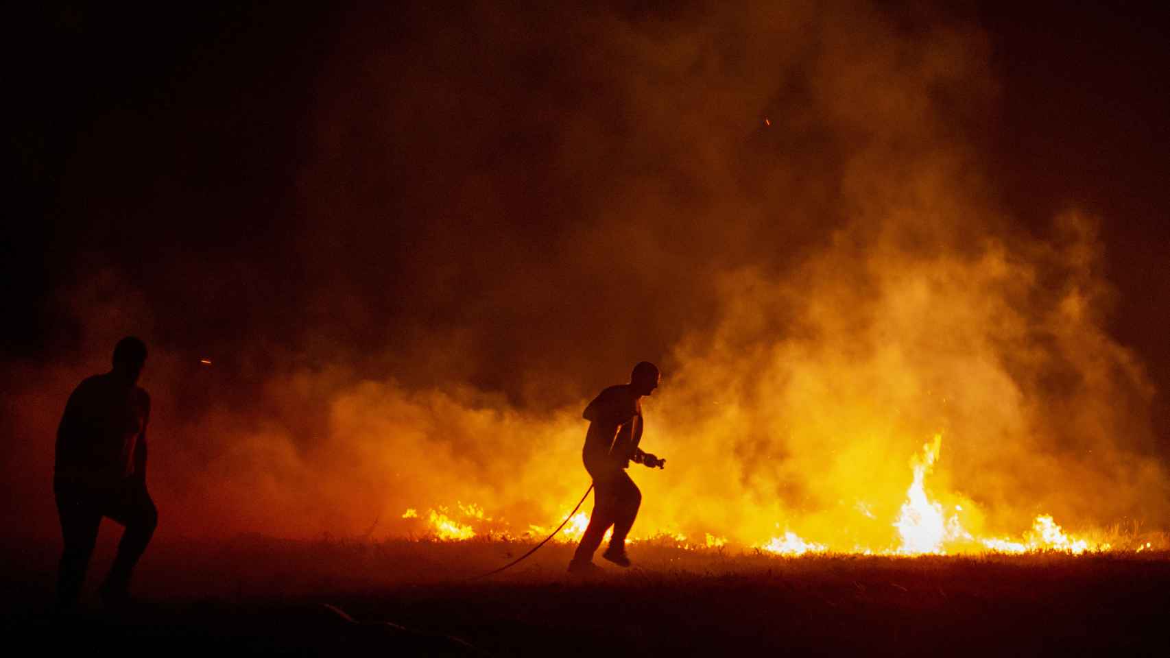Siete incendios arrasan Galicia que lleva  3.500 hectáreas quemadas en apenas una semana thumbnail