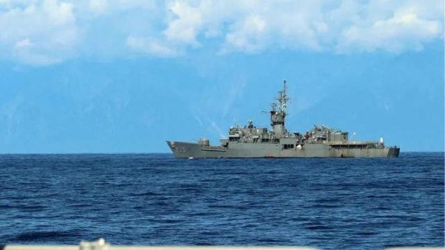 Un barco militar taiwanés se despliega ante las maniobras chinas en la zona