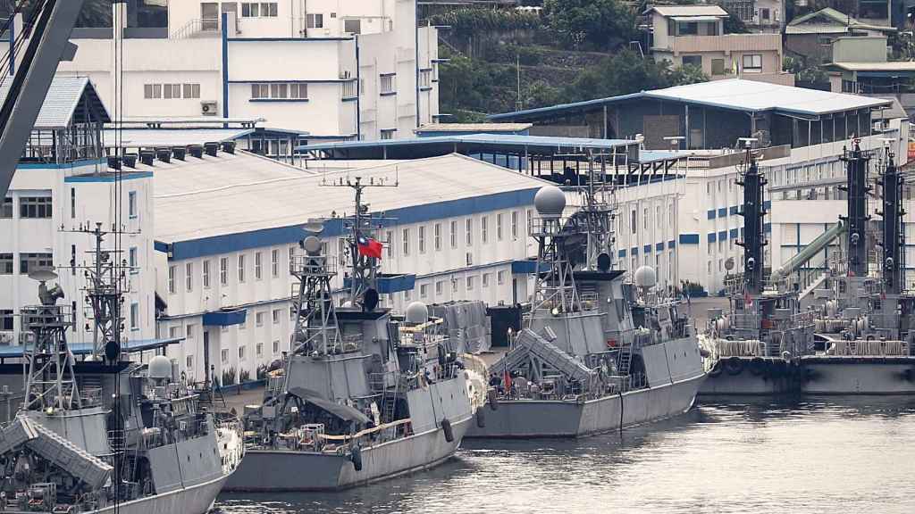 Buques de guerra taiwaneses atracados en el puerto de Keelung.