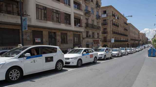 Cientos de taxis colapsaron la Gran Via de Salamanca en una jornada de huelga en 2017