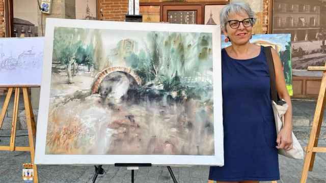 Mercedes Ballesteros, ganadora  del certamen de pintura rápida 'Ciudad de Benavente'