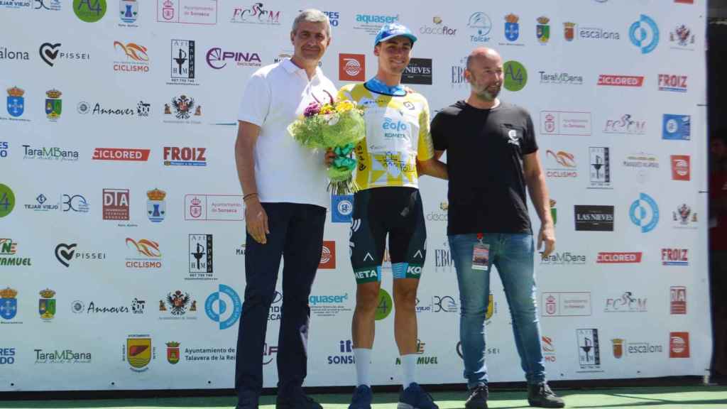 Marcel Camprubí, en el centro, se ha proclamado ganador de la I Vuelta Ciclista a Toledo Imperial.