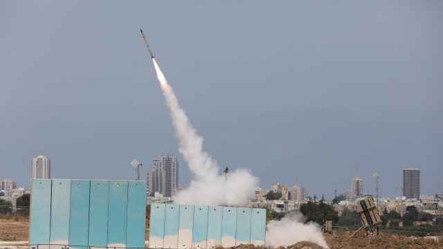 Cúpula de Hierro israelí lanzando un misil interceptador Tamir