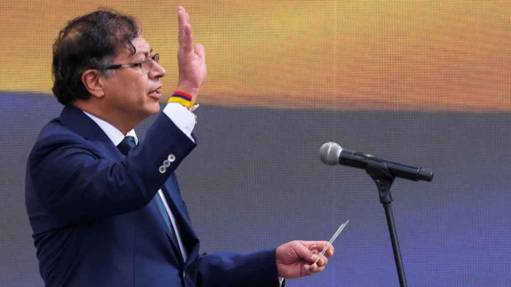 Gustavo Petro jura el cargo como presidente de Colombia.