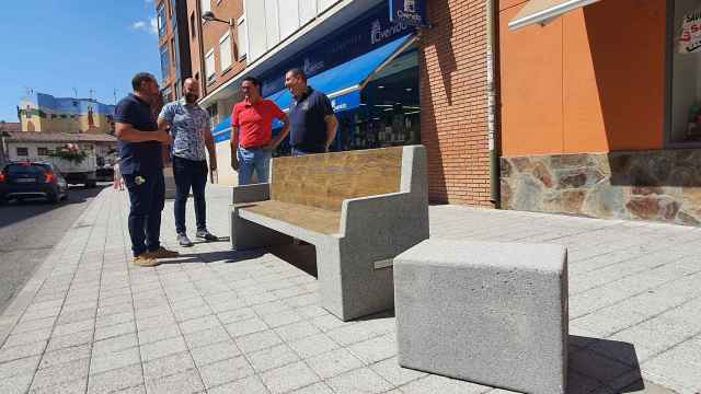 Nuevos bancos en Tordesillas (Valladolid)