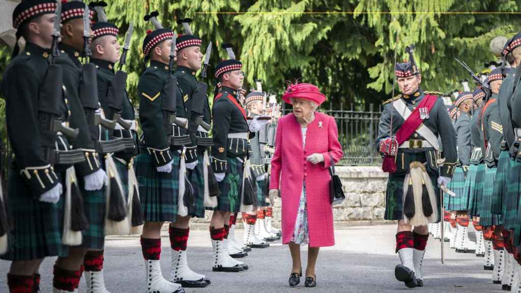 Isabel II en la apertura del Castillo de Balmoral en 2021.