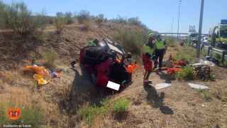 Aparatoso rescate de los bomberos a una conductora herida en Carranque (Toledo)