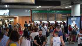 Antesala al control de billetes y equipajes en la estación de Atocha en Madrid.