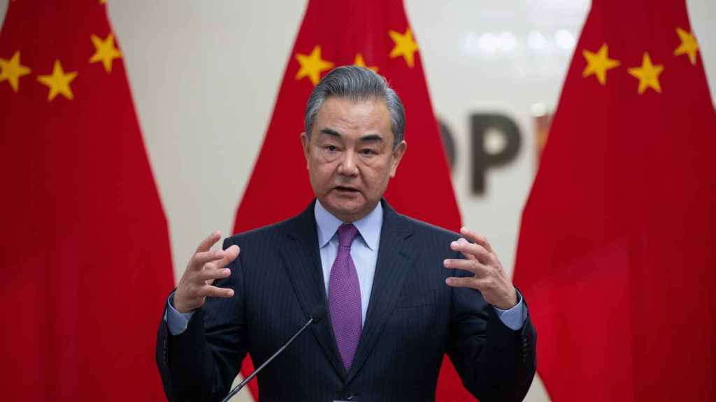 El ministro de Exteriores de China, Wang Yi, este lunes en rueda de prensa en Mongolia.