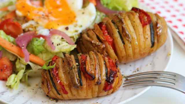 Patatas Hasselback con Tatatouille, una guarnición en Air Fryer para comer sano y divertido
