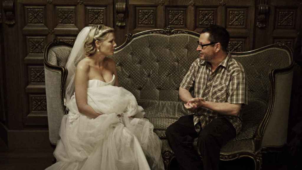 Lars von Trier da indicaciones a Kirsten Dunst en el rodaje de 'Melancolía'. Foto: Zentropa