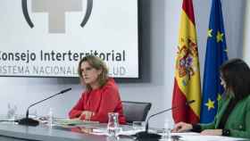 La ministra de Transición Ecológica, Teresa Ribera, y la ministra de Sanidad, Carolina Darias, en una rueda de prensa.