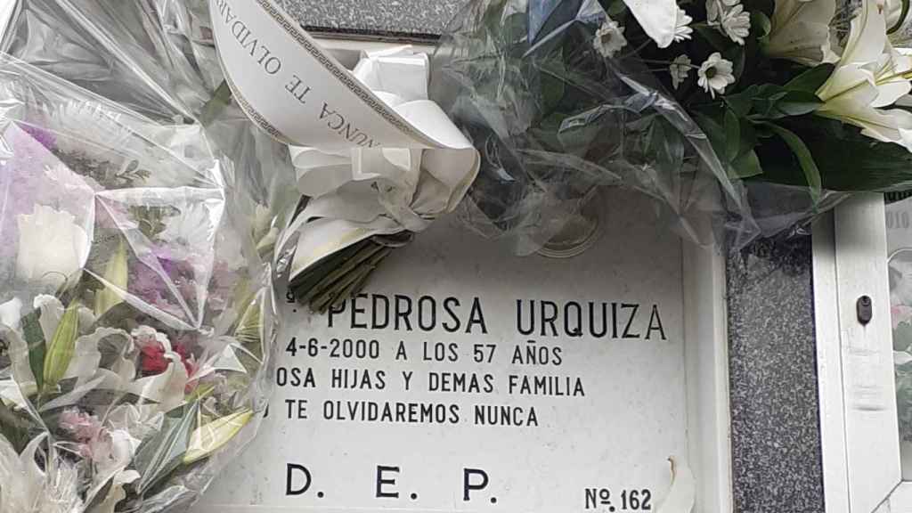 Lápida en la tumba de José María Pedrosa Urquiza.