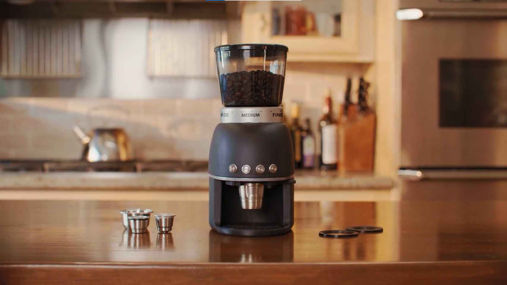 Haz tus propias cápsulas de Nespresso con el café en grano que quieras y  este molinillo eléctrico