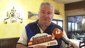 La rebelión del hostelero antirrojos: José Eugenio no subirá el aire ni encuentra camareros por la paguita