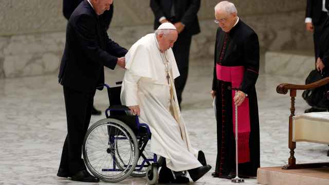 El Papa, con visibles problemas de movilidad este miércoles en una audiencia en el Vaticano.