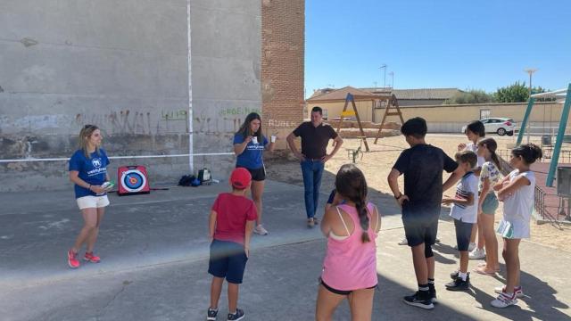 Imagen de los niños participando en la iniciativa de Verano Activo