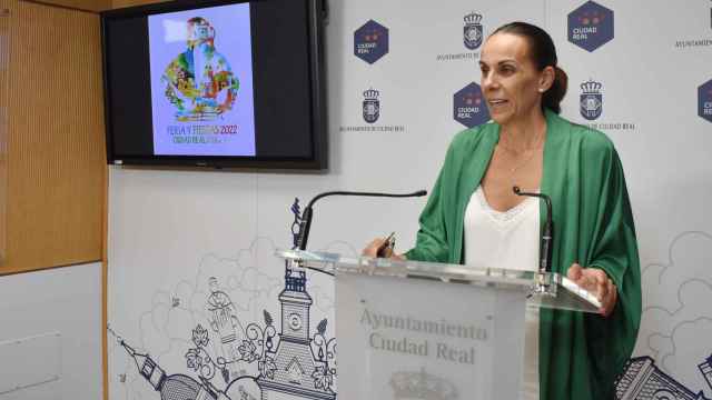 Eva María Masías, alcaldesa de Ciudad Real, presentando el programa de las Ferias y Fiestas.