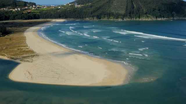 Máxima preocupación por el niño de 9 años al que le ha caído un rayo en una playa de Galicia