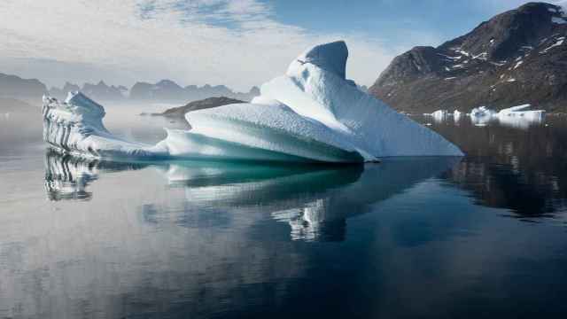Un cascote de hielo en el Ártico
