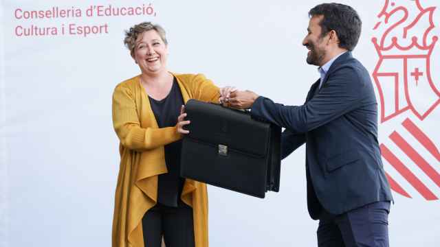 Traspaso de la cartera de Educación entre los consellers nacionalistas Raquel Tamarit y Vicent Marzà.