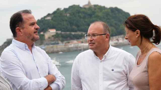 El presidente del PP en el País Vasco, Carlos Iturgaiz, este jueves junto al vicesecretario nacional de Organización, Miguel Tellado.